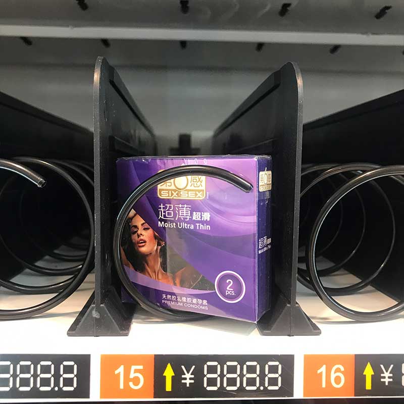SIX SEX Ultra-thin and ultra-smooth  condom  Customized model  Pack of two
